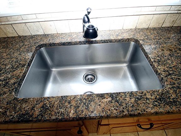 5th image of 211 Belmont Dr