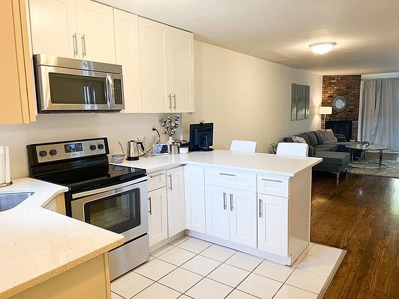 3rd image of 20 Sands Ct