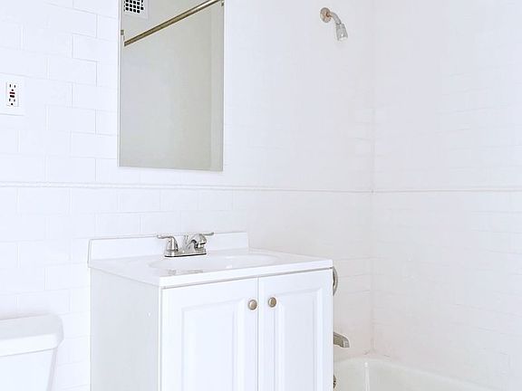 5th image of 200 E 33rd St APT 14H