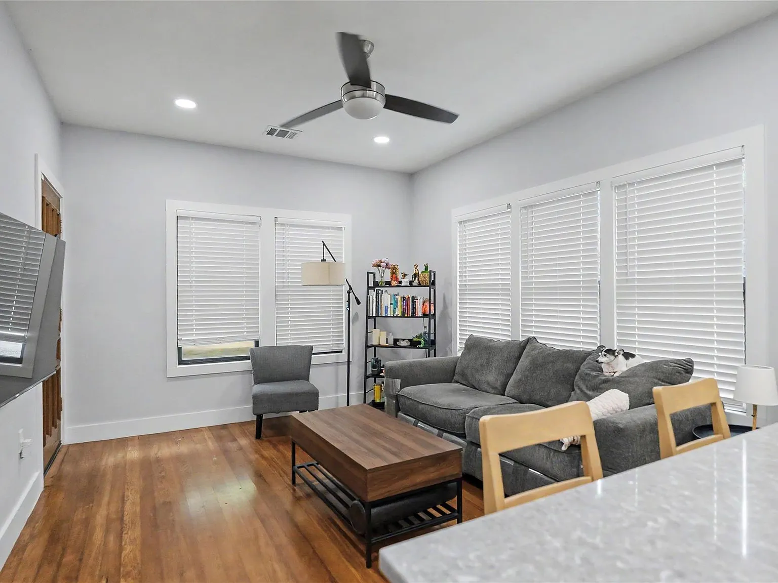 2 bed, 2.0 bath, 1176 sqft, $3,400 — Photo 3