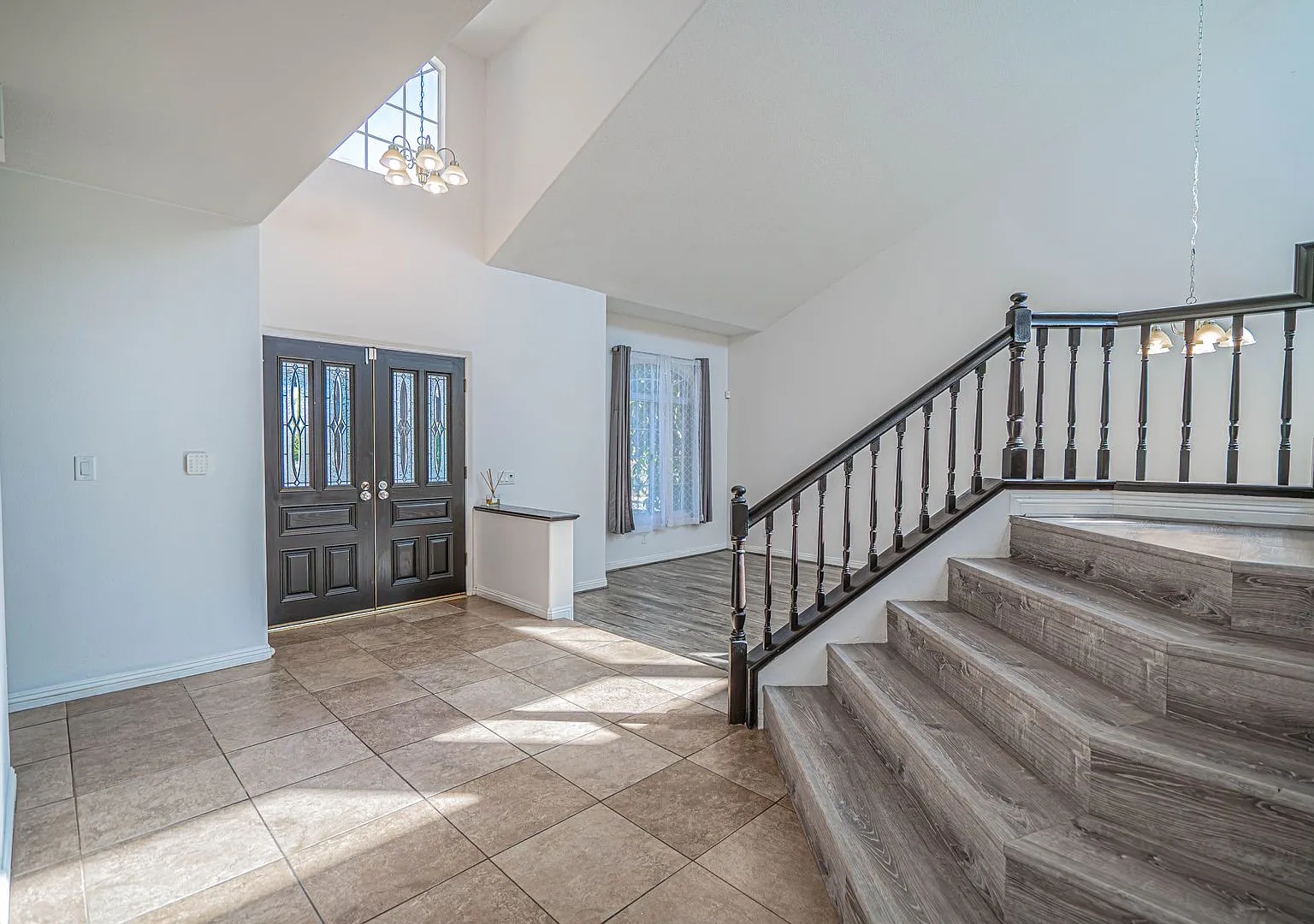 Stunning 5-Bedroom Pool Home with RV Parking and Solar in Canyon Country! — Photo 3