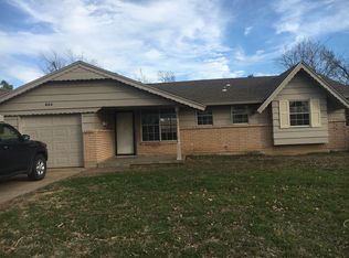800 Butler St, Moore, OK 73160