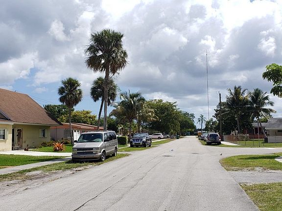 4th image of 1321 NW 202nd St