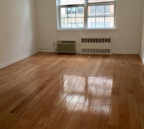 4th image of 252 E 51st St #4D