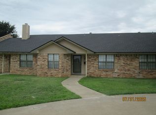 911 Yonkers St, Plainview, TX 79072