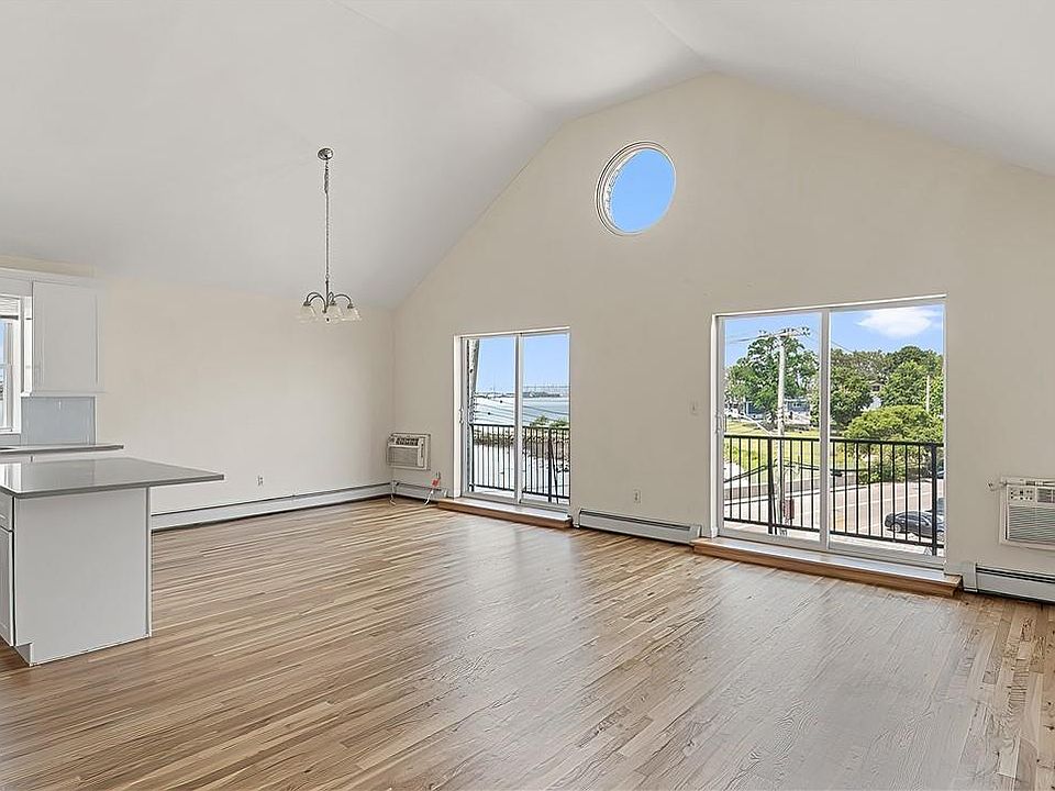 1st image of 10 Pennyfield Avenue #1-C