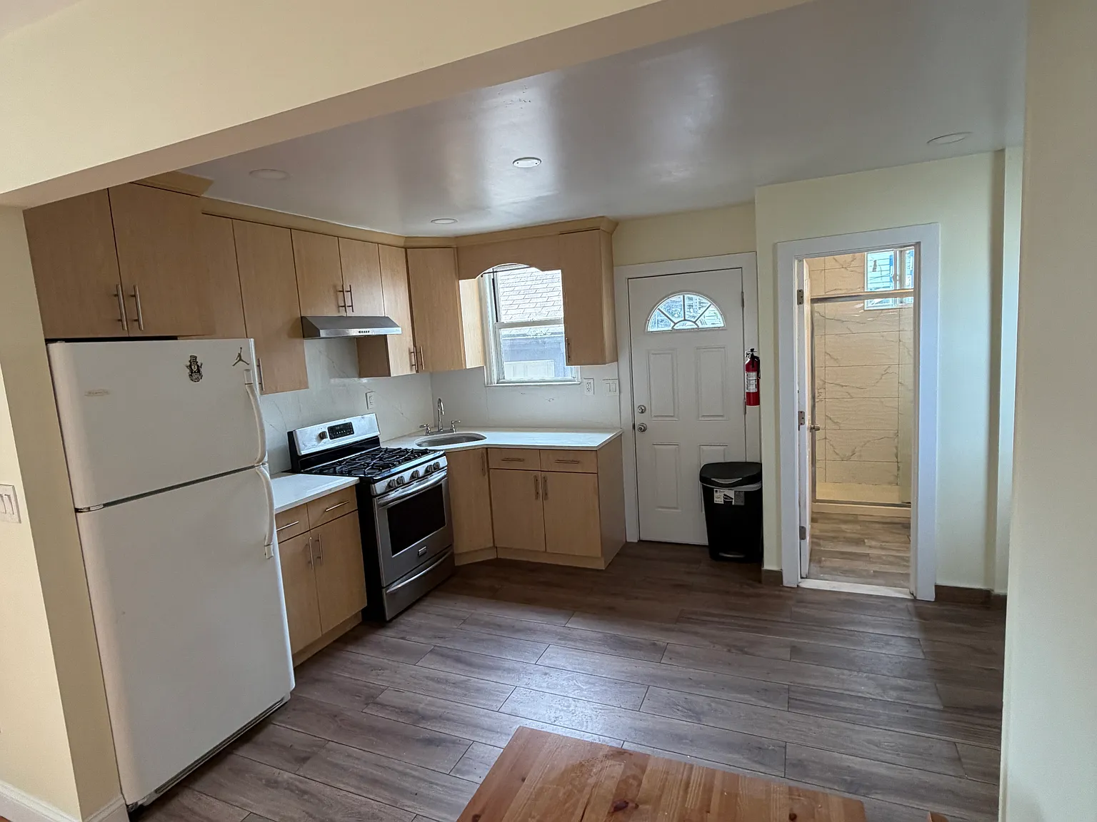 3 bed, 1400 sqft, $3,200 — Photo 3