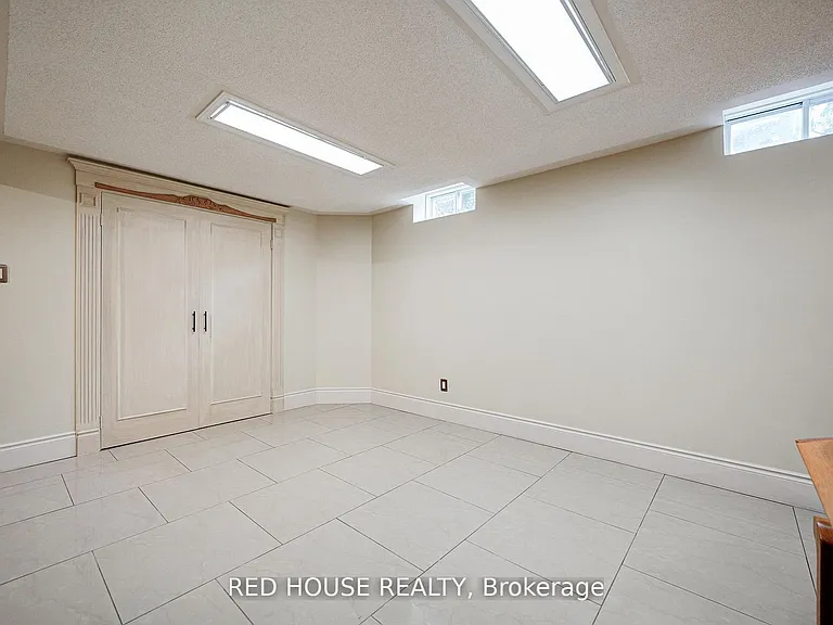 4450 Mayflower Dr #BASEMENT — Photo 14