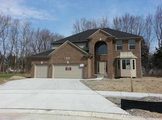 8655 Shadow Creeks, Utica, MI 48316