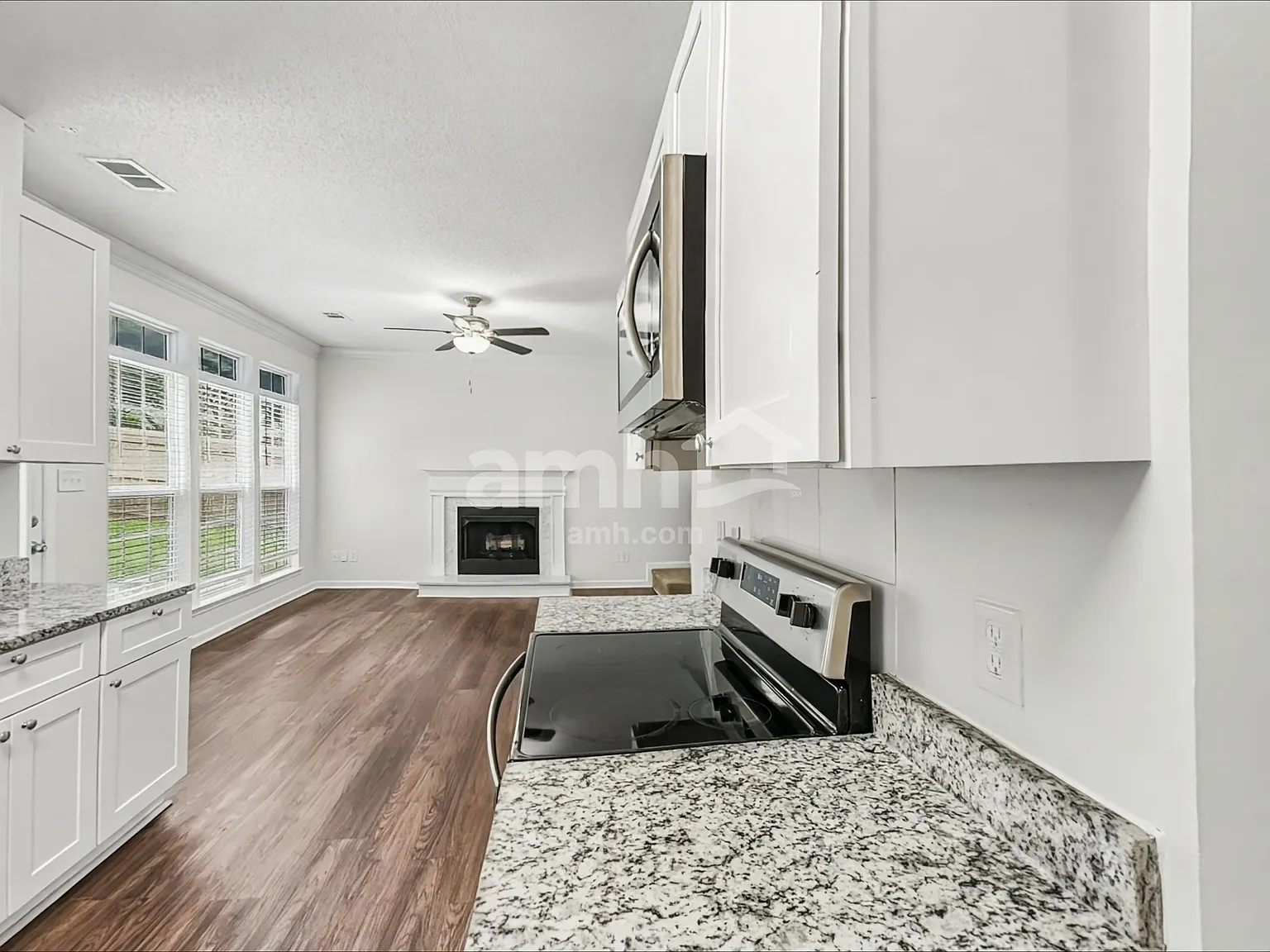 4 bed, 2.5 bath, 1950 sqft, $2,395 — Photo 4