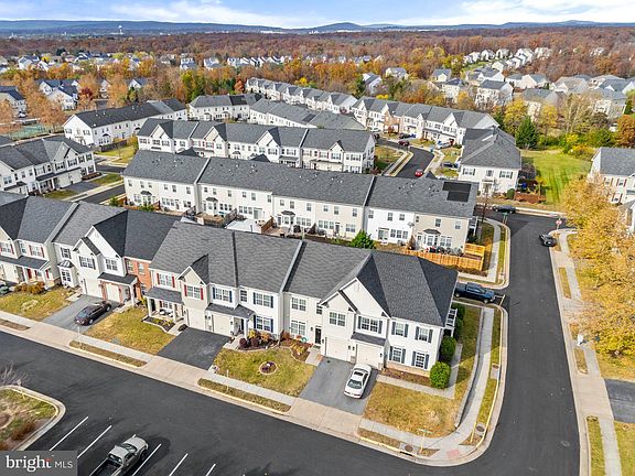 5th image of 212 Bowling Green Cir