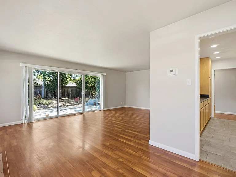 1835 Sandalwood Dr — Photo 5
