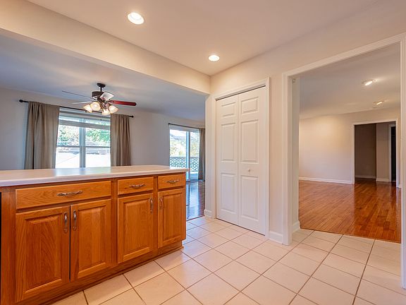 5th image of 1005 Edwards Ln