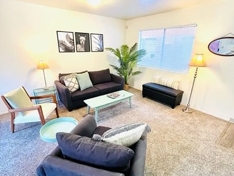 College Place Apartment — Photo 2