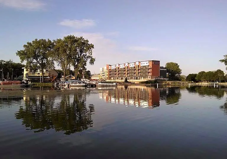 Yahara Terrace — Photo 2
