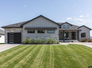 909 S 243rd St, Waterloo, NE 68069