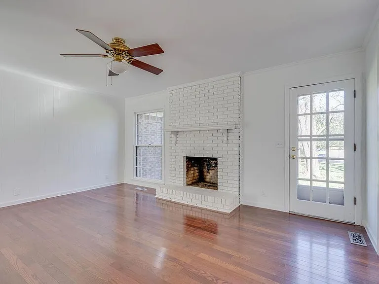 313 Abbey Ln — Photo 14