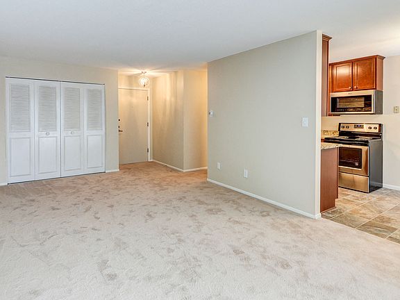 4th image of 1492 Charlton St APT 310