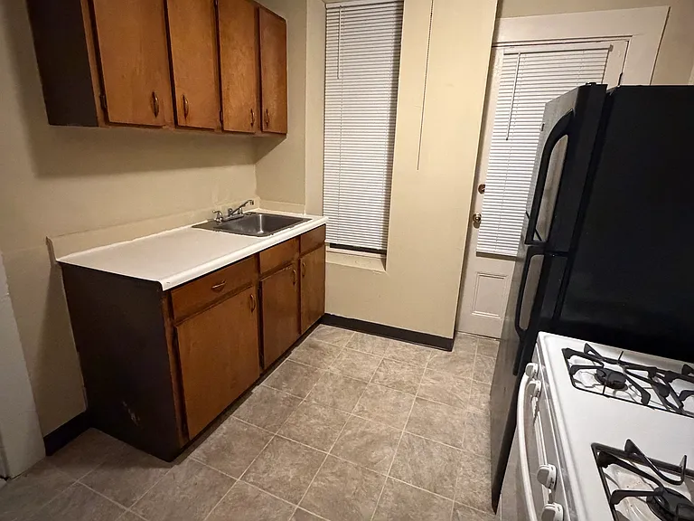 118 Pearl St #3 — Photo 8
