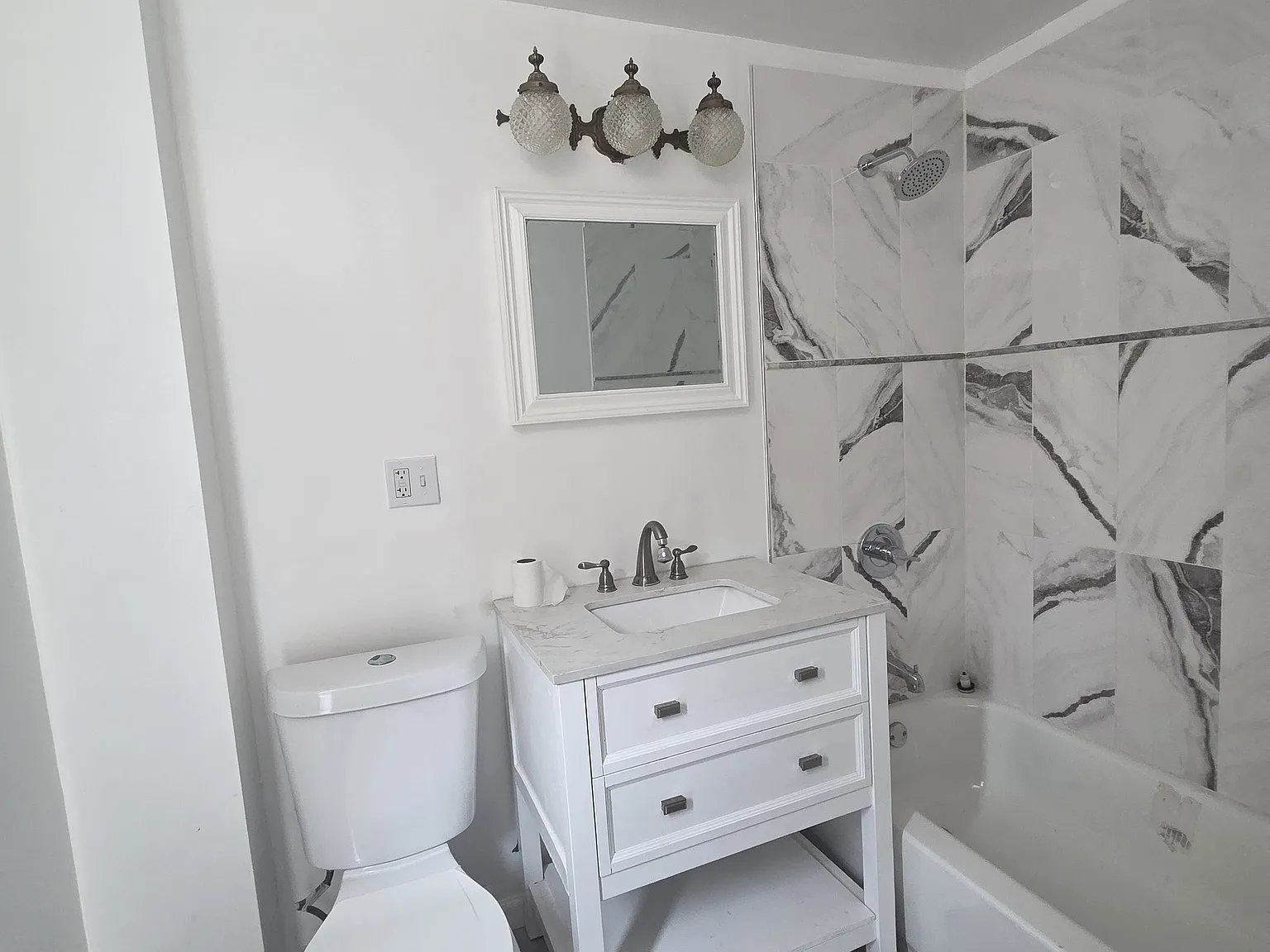 2 bed, 800 sqft, $2,300 — Photo 2