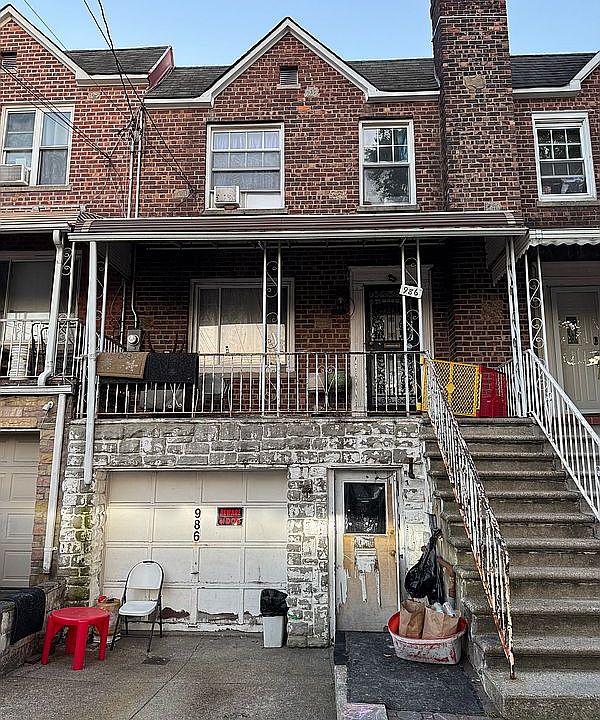 1st image of 986 Neill Ave