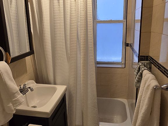 5th image of 264 E 2nd St #39