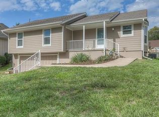 12106 W 72nd Ter, Shawnee, KS 66216
