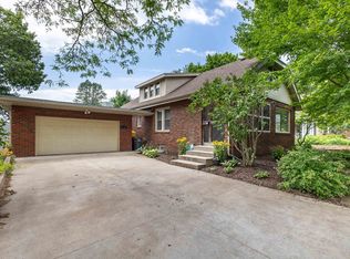 1726 Overview Ct, Dubuque, IA 52003