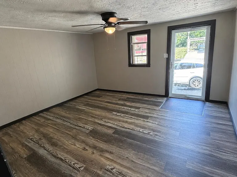 246 Warnock St — Photo 4