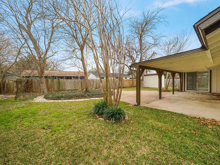 2515 Berkett Dr — Photo 50