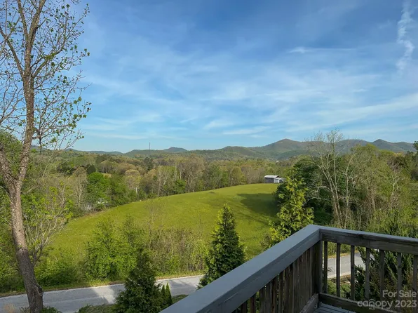 30 Deer Meadows Dr, Candler, NC 28715