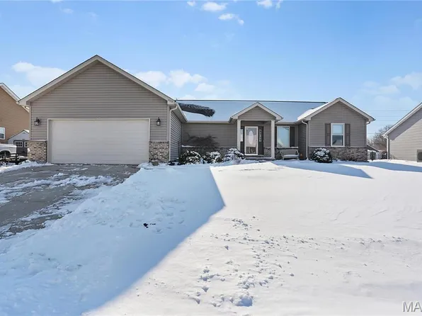 1007 Joyce Ln, New Baden, IL 62265