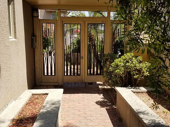 2nd image of 448 S Oak Knoll Ave Unit 2
