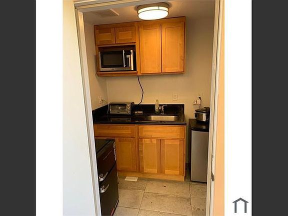 4th image of 10330 Clayton Rd