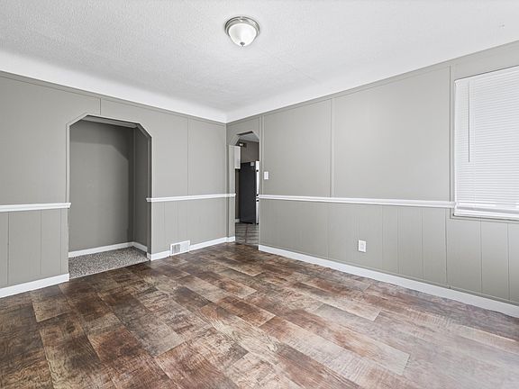 4th image of 19071 Melvin St