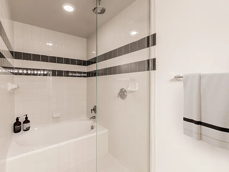 Aviah Flagler Village — Photo 118