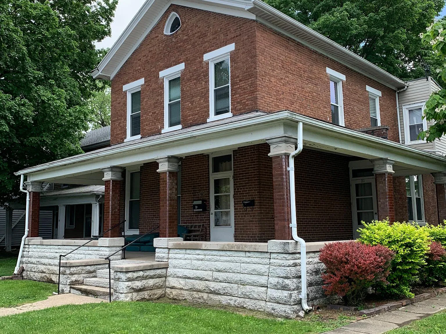 3 bed, $850 — Photo 1