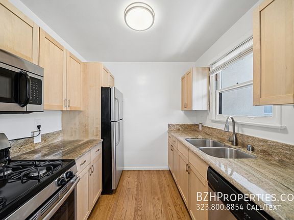 3rd image of 5303 1/2 Vantage Ave