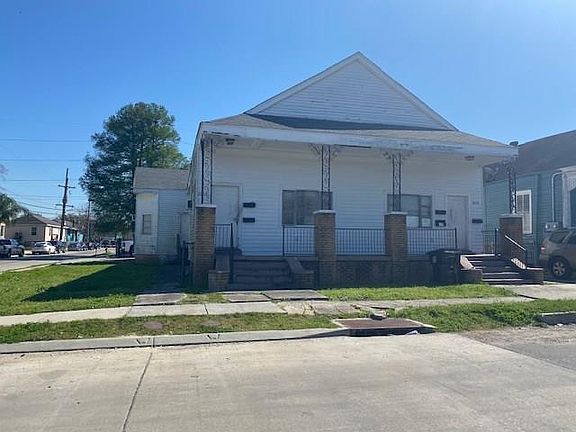 2nd image of 2035-37 Arts St