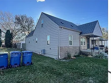 3 bed, $1,400 — Photo 2