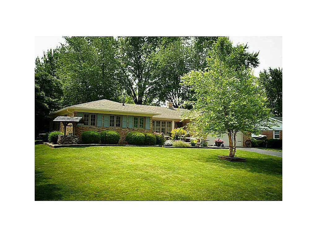 6945 Maryvale Ct photo 1