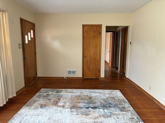 2nd image of 2108 Manor Ln