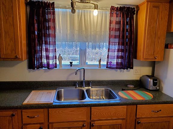 3rd image of 68 Brundage Ln