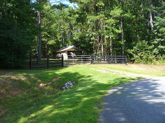 2nd image of 115 Creek Trl