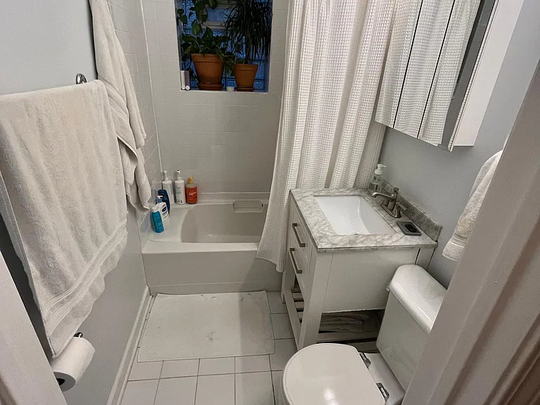 2035 W Homer St #1 — Photo 12