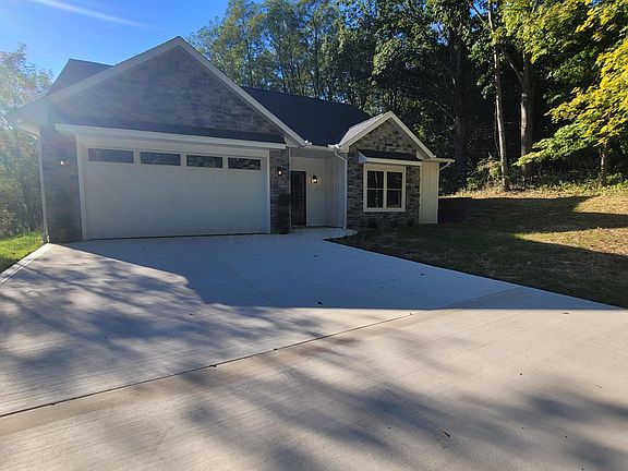 2nd image of 706 Berry Rd