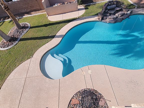 3rd image of 6531 Maple Vine Ct