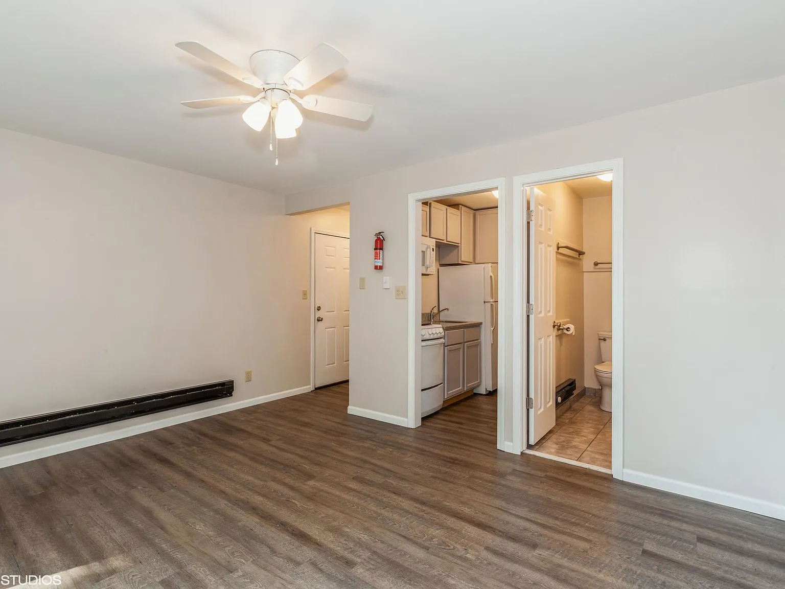 821 N Gladstone Ave — Photo 2