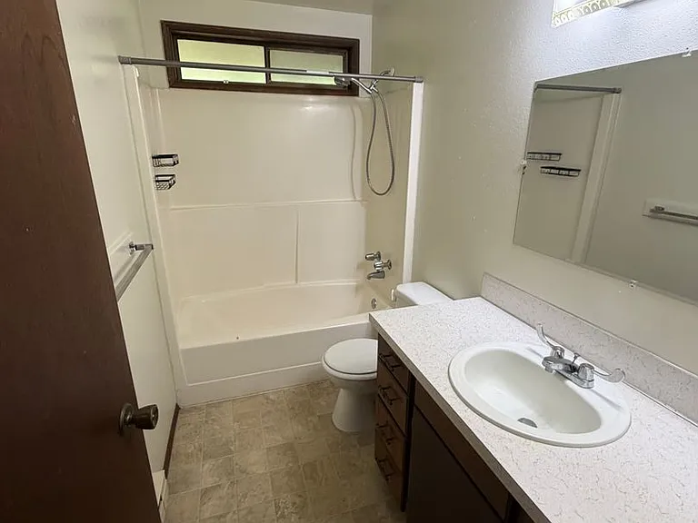 217 W Magnolia St — Photo 2