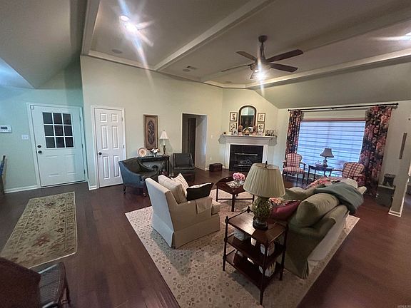 5th image of 412 Country Squire Ln